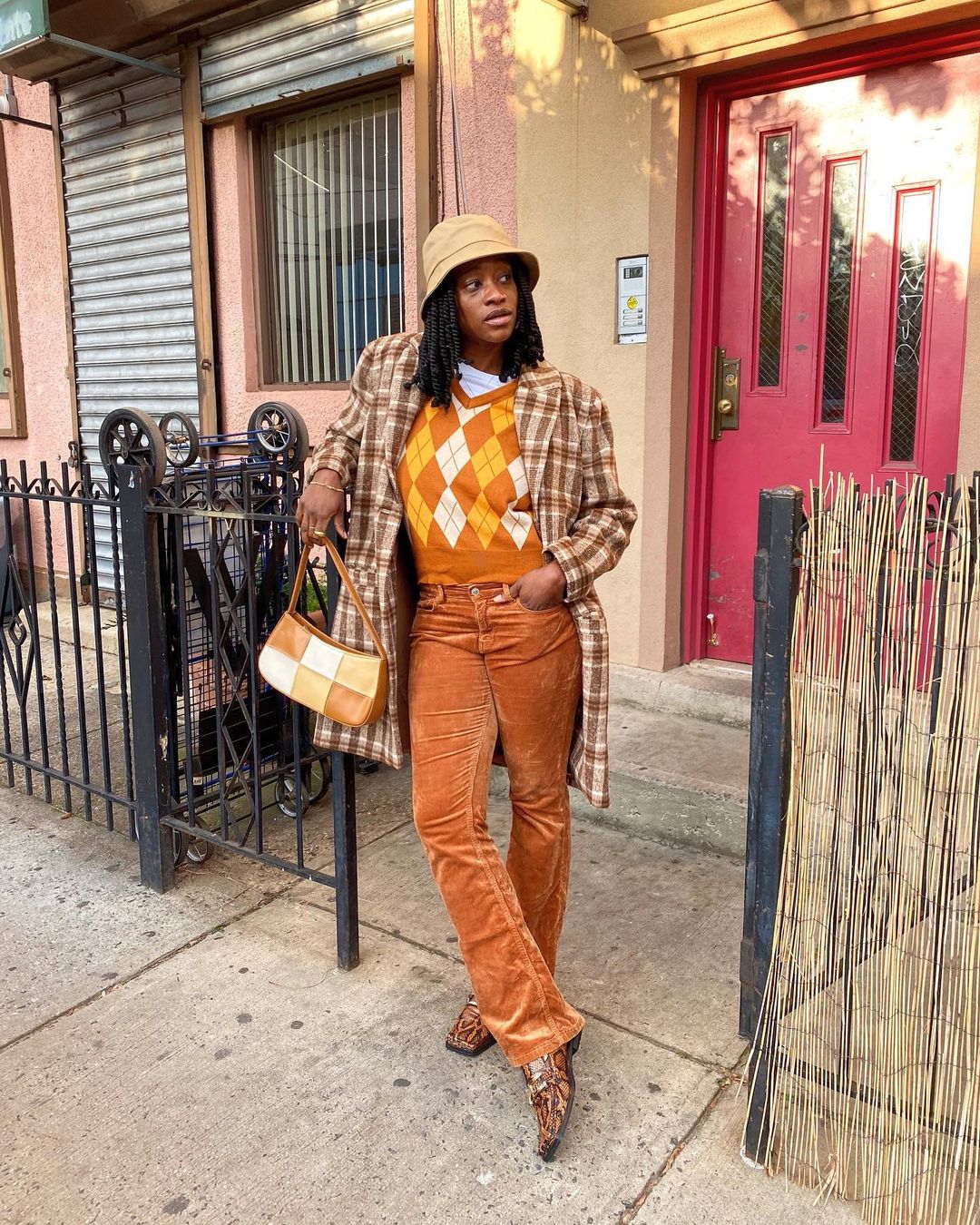 chapeu-mesma-cor-look-thelanguageofyolande dicas para usar chapéu, bucket hat, boné e outros acessórios no look