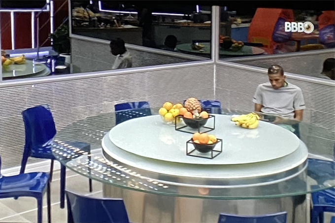 Lucas Penteado é isolado por Karol Conká e outros participantes no Big Brother Brasil 21