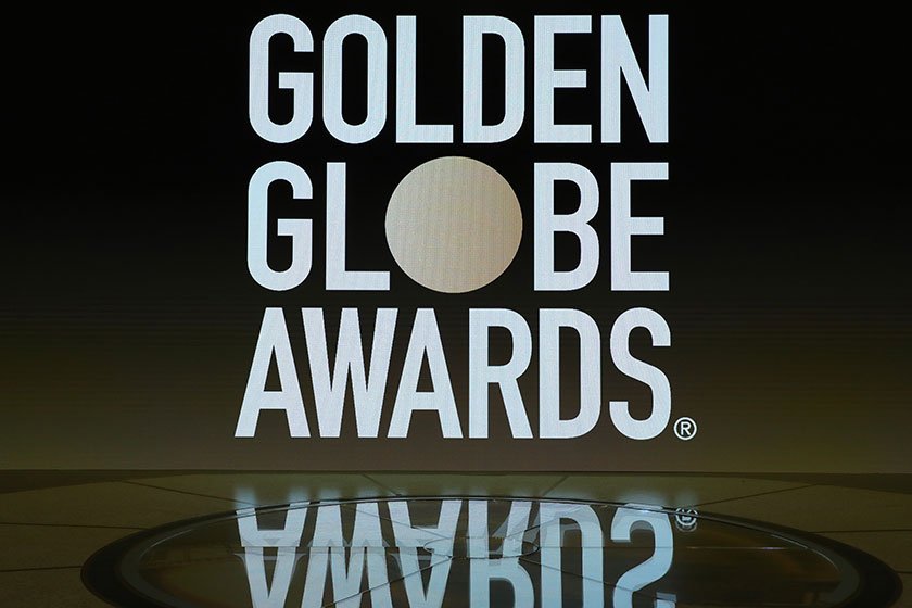Palavras "Golden Globe Awards" em um fundo escuro