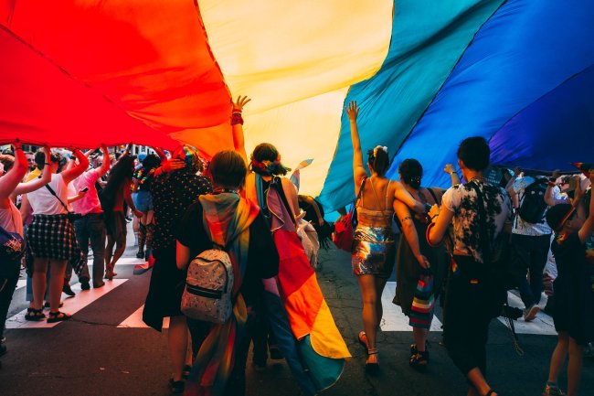 Um glossário sobre a sigla LGBTQIA+, identidade e expressão de gênero