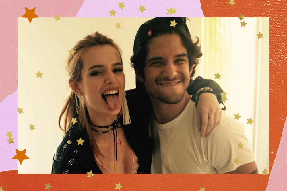 Bella Thorne e Tyler Posey abraçados