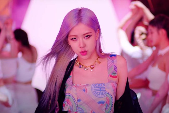 Rosé BlackPink no clipe How You like that