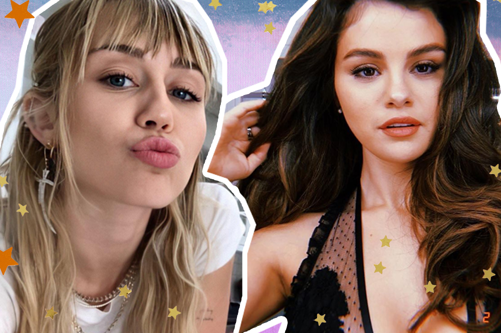 Colagem com selfies de Miley Cyrus e Selena Gomez. Miley de franja e Selena com a mão no cabelo