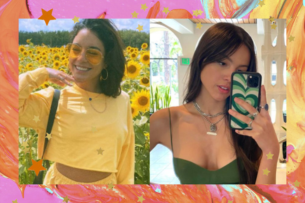 Montagem com duas fotos; na primeira Vanessa Hudgens está sorrindo para câmera e posa vestindo um conjunto amarelo e usando um óculos de lentes amarelas no meio de um campo de girassóis; na segunda Olivia Rodrigo usa uma regata verde e correntes pratas enquanto posa para selfie no espelho com o celular de capinha também verde na mão