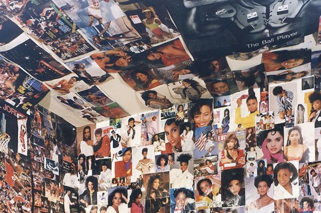 foto8 Quarto teen dos anos 90 com a parede toda cheia de pôsteres, até no teto! Tem de várias bandas e artistas