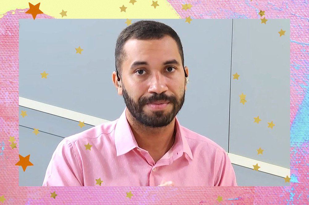 Gilberto usando camisa rosa durante entrevista no programa "Encontro com Fátima Bernardes"