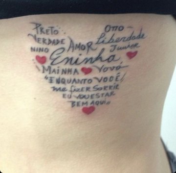 juliette tatuagem Tatuagem de Juliette, vencedora do BBB21, na costela antes de ser refeita; o desenho são vários omes de membros de sua família escritos pela própria Juliette formando um coração; quatro corações vermelhos menores decoram o interior do coração maior