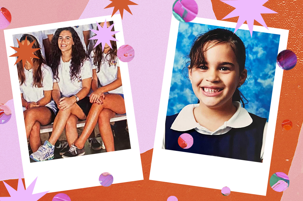 livian-aragao-uniforme-escolar Montagem com duas fotos da Lívian Aragão usando uniforme escolar. À direita, está entre duas amigas, com camiseta branca, saia azul-marinho e tênis. À esquerda, ainda criança, está sorrindo, com um suéter azul-marinho por cima de camiseta branca.