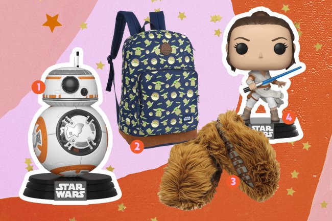 Produtos da saga Star Wars. Na imagem, vemos um funko do Bb-8, uma mochila do Yoda, pantufas do Chewbacca e um funko da Rey