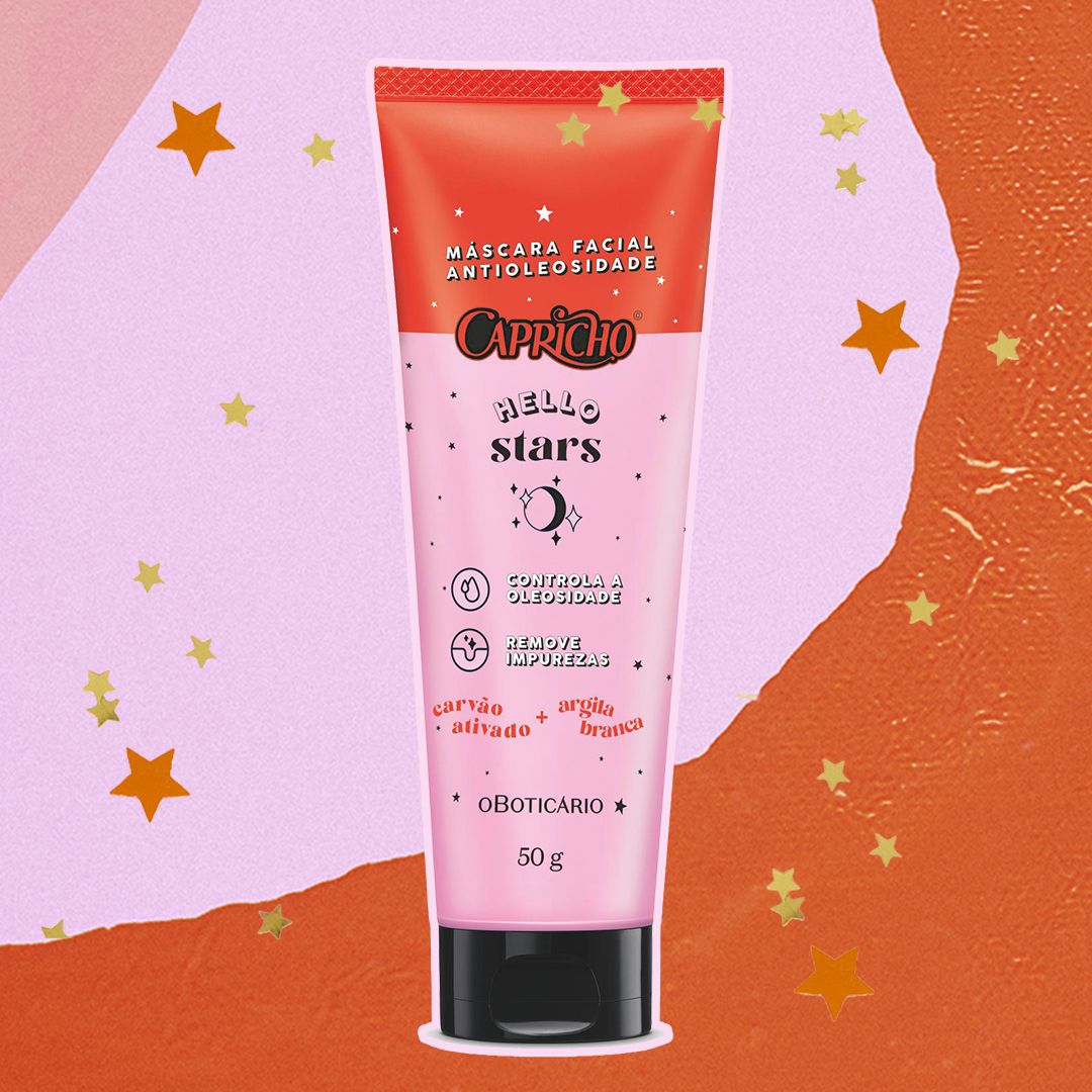 Montagem com um produto da linha Hello Stars da CAPRICHO com o Boticário. Trata-se da máscara facial antioleosidade, que possui embalagem rosa, preta e vermelha. O fundo da foto é rosa, laranja e possui algumas estrelas em amarelo e laranja.