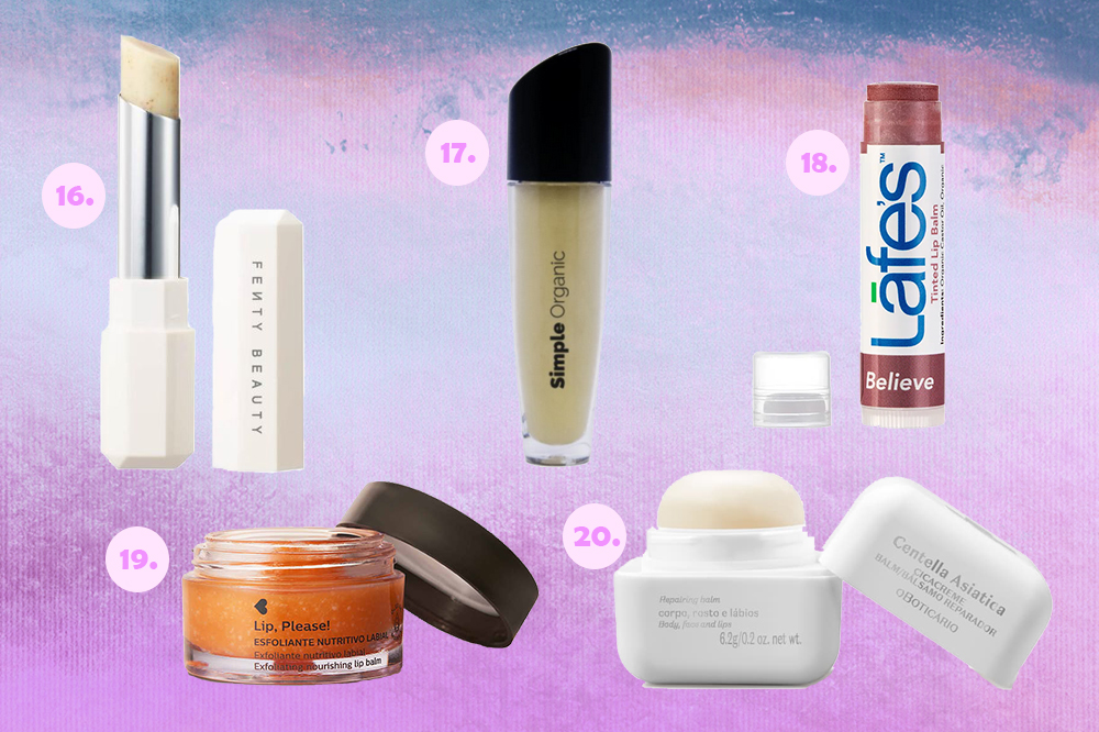 esfoliante-hidratante-labial-04 Montagem com cinco opções de esfoliantes e hidratantes labiais. O fundo é em degradê com tons de lilás, roxo e azul.