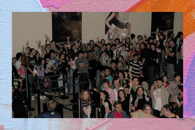 Coisas que a Geração Alpha nunca vai entender ou ter o prazer de fazer Fãs na fila do cinema esperando a estreia de Harry Potter e o Enigma do Príncipe - Parte 1