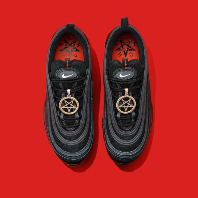 lil nas x nike shoes Foto do tênis preto Nike Air Max 97 Lil Nax X x MSCHF