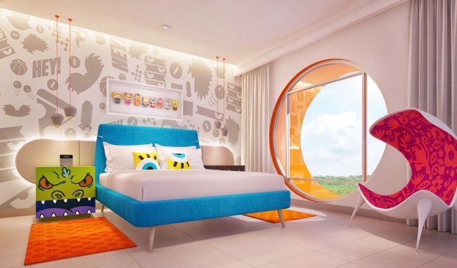 Nickelodeon abre as portas do parque temático do Bob Esponja e outros desenhos Quarto com decoração inspirada no desenho Bob Esponja. A cama é azul e branca, com almofadas cuja estampa é o olho do Bob.