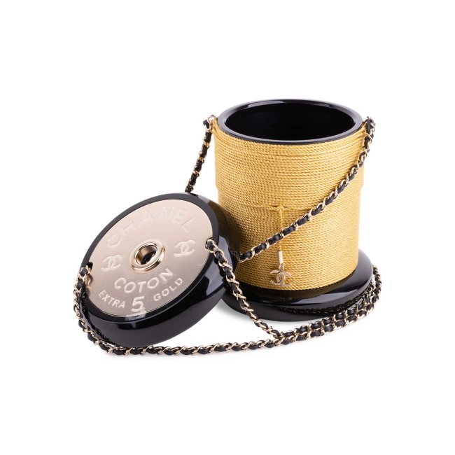chanel-bobbin-spool-minaudiere-11 Chanel Bobbin Spool Minaudiere com fundo branco