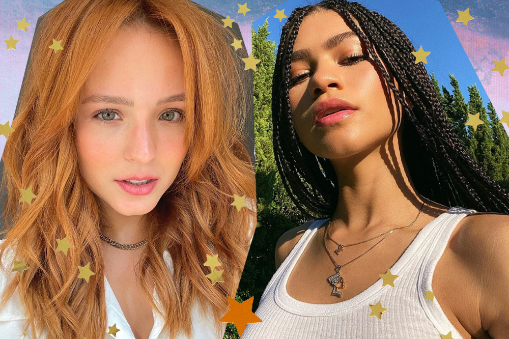 Larissa Manoela ruiva com expressão facial séria e camisa branca e Zendaya com expressão fácial séria, tranças e regata branca. Há estrelinhas douradas e laranjas em cima das fotos