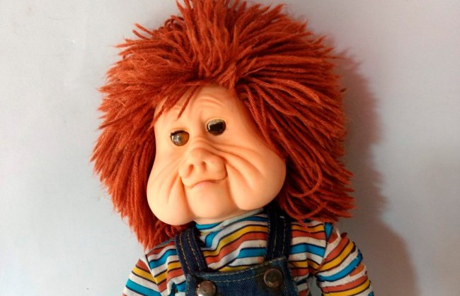 Os 13 bonecos amaldiçoados mais macabros do cinema e da internet Imagem do boneco Fofão, sucesso dos anos 80. Ele é ruivo, tem o cabelo espetado e bem bochechudo