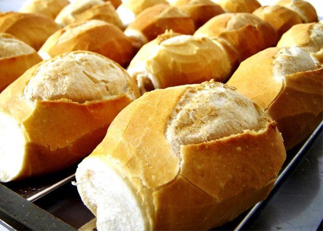 23 provas de que pão é uma das coisas mais maravilhosas que existem Foto de pães franceses no forno