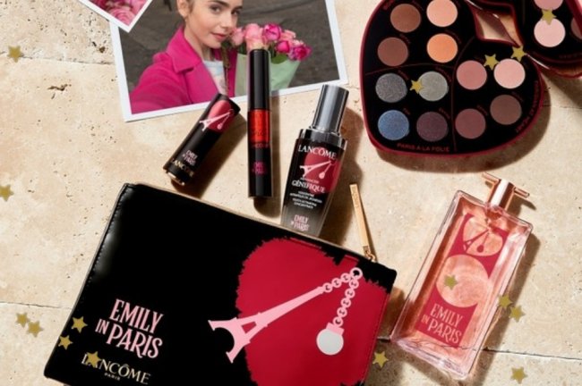 produtos lancome Mesa com produtos da coleção da Lancôme de Emily in Paris.