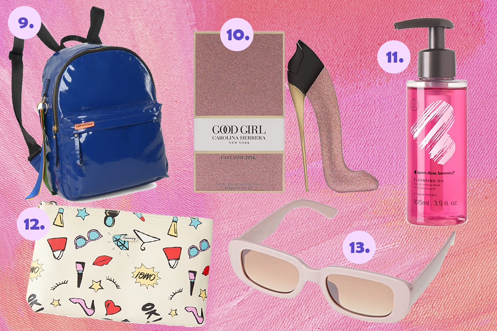 esquenta-black-friday-amazon-03 Produtos do esquenta Black Friday da Amazon. Mochila azul, perfume Carolina Herrera, sabonete líquido, nécessaire estampado e óculos de sol em fundo rosa