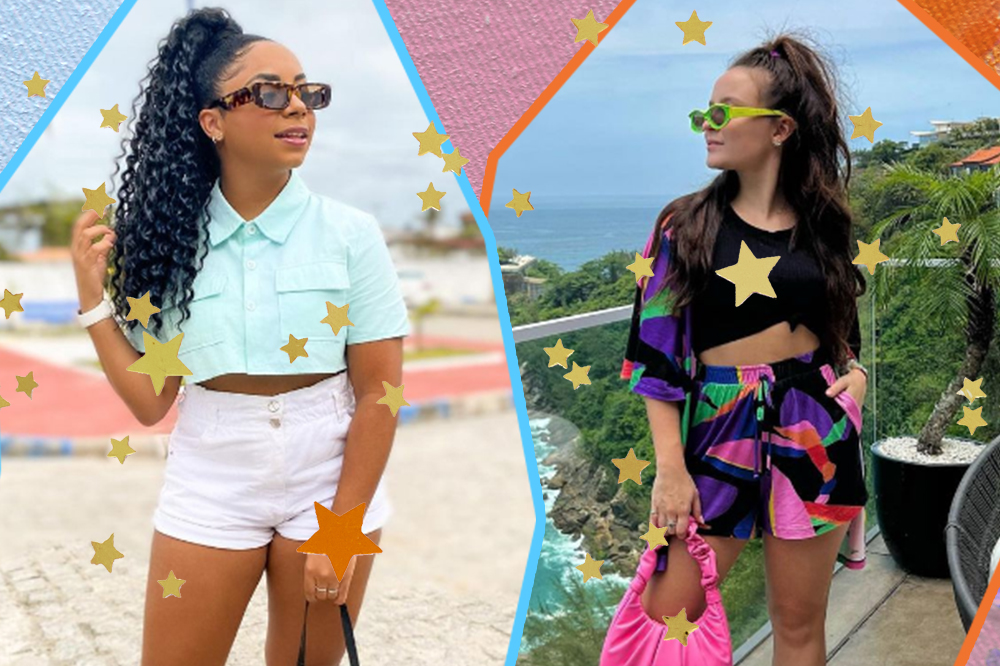 Montagem com foto da influenciadora Mariana Andradde à esquerda, usando camisa cropped azul clara, short branco e óculos de sol. E foto da Larissa Manoela à direita, com top cropped preto, jaqueta e short estampado, óculos escuros e segurando bolsa rosa. A montagem possui fundo colorido e estrelinhas douradas e laranjas.