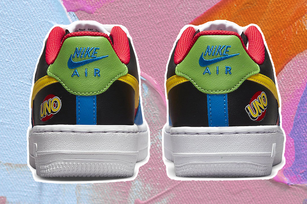 tenis-nike-air-force-1-uno_ Tênis brando e colorido da colaboração Nike x Uno em fundo laranja, rosa e azul