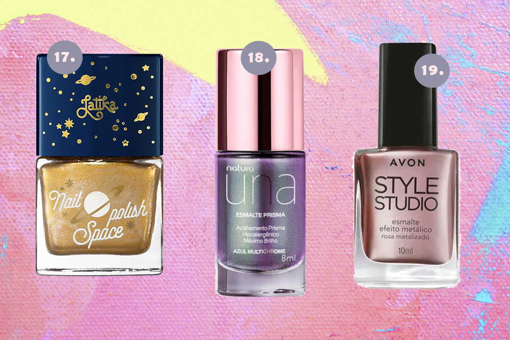 cor-esmaltes-tendencia-2022-metalizados Montagem em fundo rosa, amarelo e azul com três esmaltes metalizados