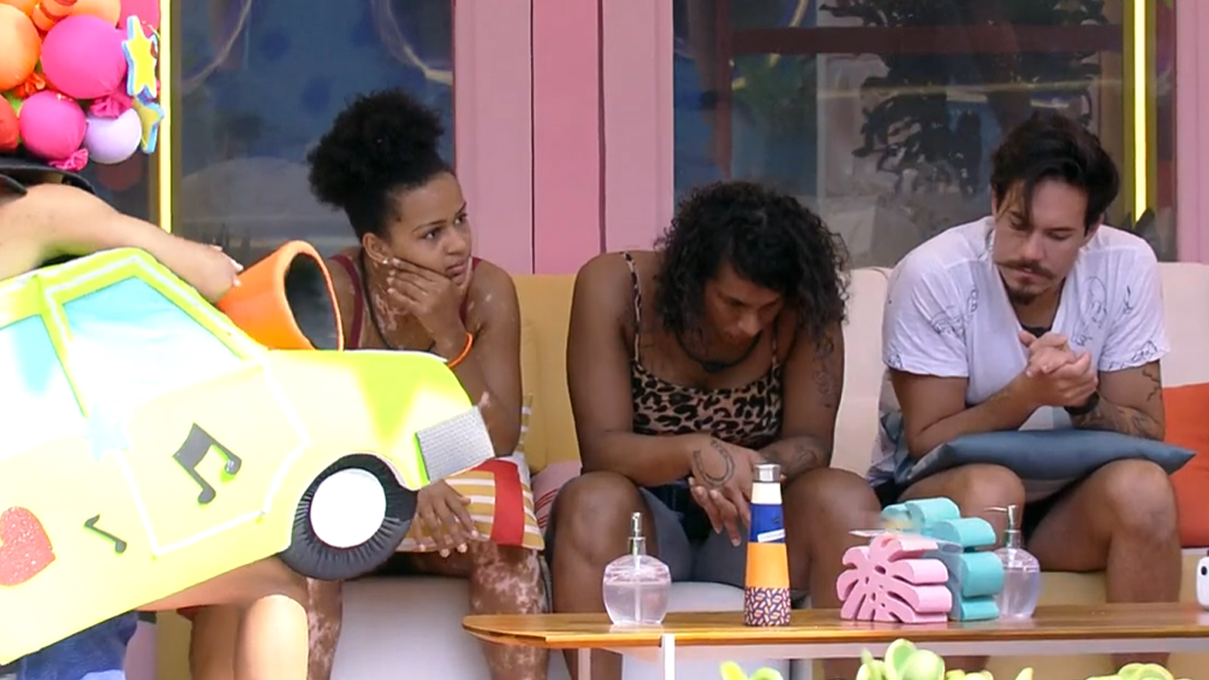 bbb22-tiago-abravanel-aperta-botao-desiste-programa2 Vinicius, Jessilane, Linn da Quebrada, Eliezer e Gustavo repercutem desistência de Tiago Abravanel do Big Brother Brasil