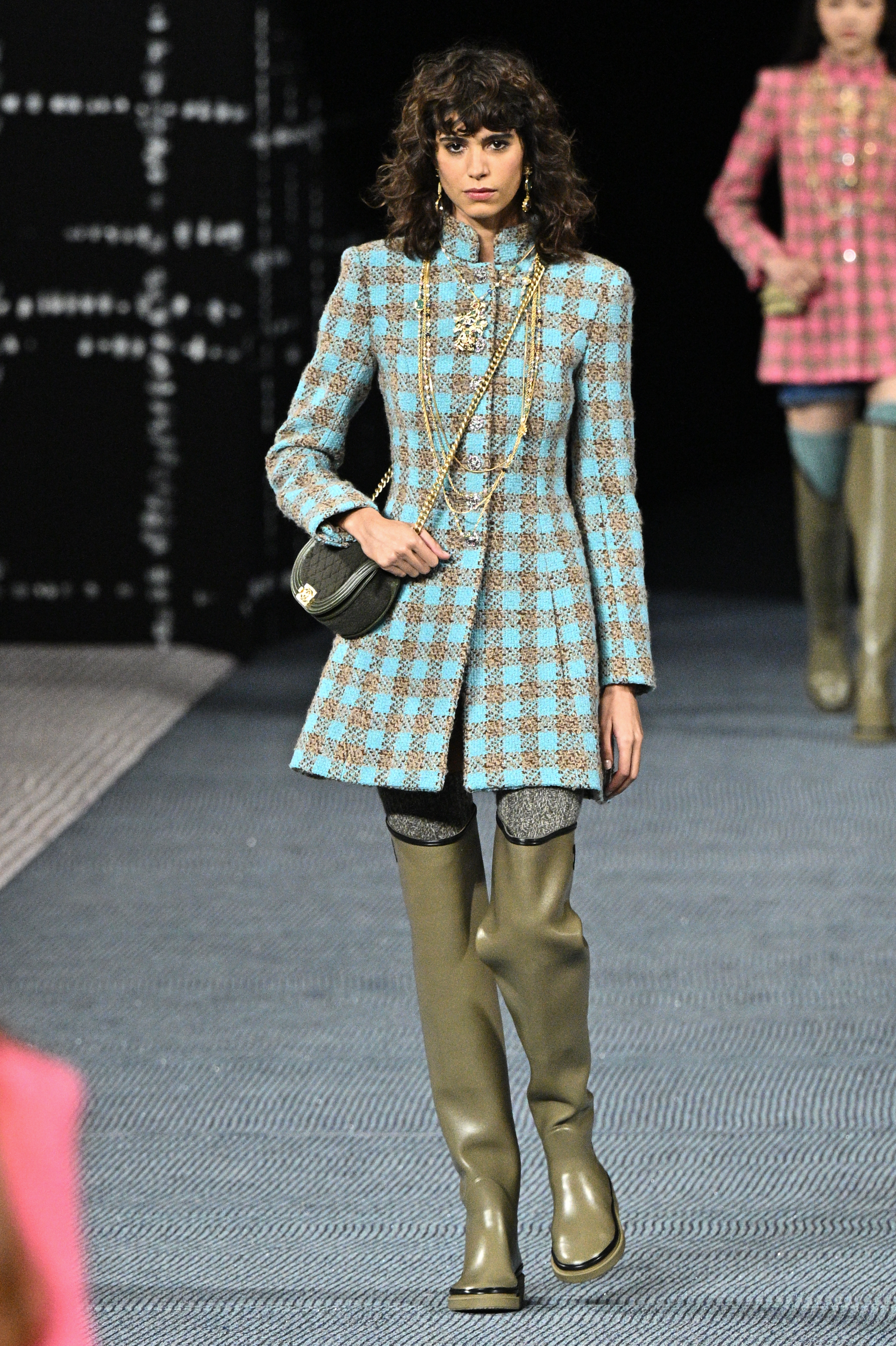 Chanel: Runway – Paris Fashion Week – Womenswear F/W 2022-2023 Desfile de outono-inverno 2022-23 da Chanel na semana de moda de Paris