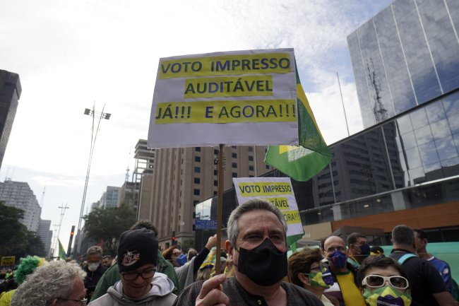 Urna eletrônica Apoiadores do presidente Jair Bolsonaro protestam na Avenida Paulista, em São Paulo, e pedem