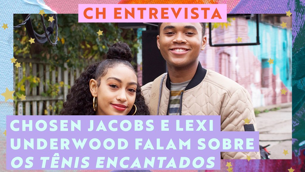 Lexi Underwood e Chosen Jacobs posando para foto juntos