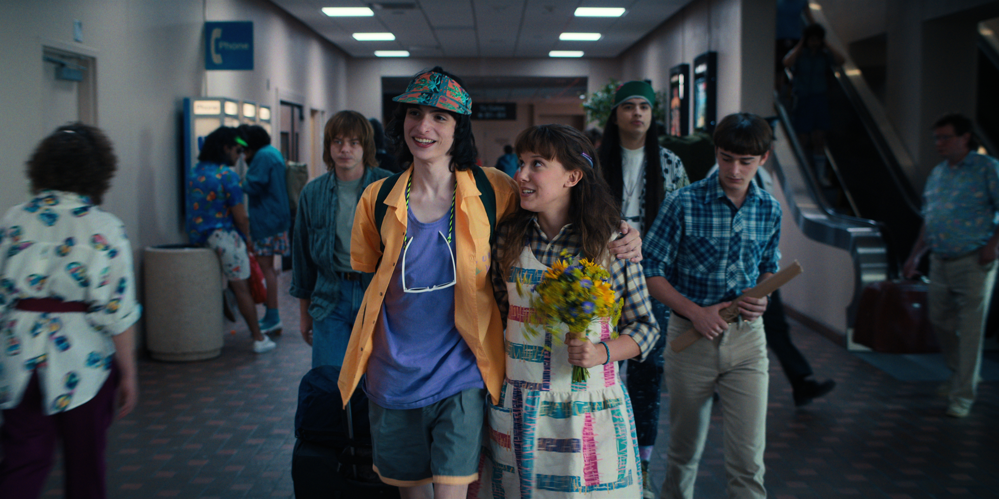 extra-stranger-things-netf-lix-camisa-xadrez-05 Jonathan Byers, Mike Wheeler, Eleven, Argyle e Will Byers na quarta temporada de Stranger Things
