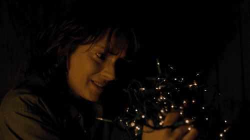 giphy (25) Joyce, de Stranger Things