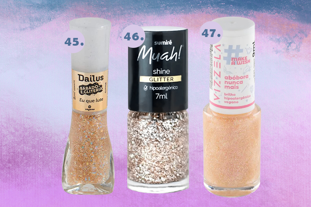 esmaltes-preferidos-selena-gomez-glitter Montagem em fundo degradê azul e lilás com três opções de esmaltes de glitter