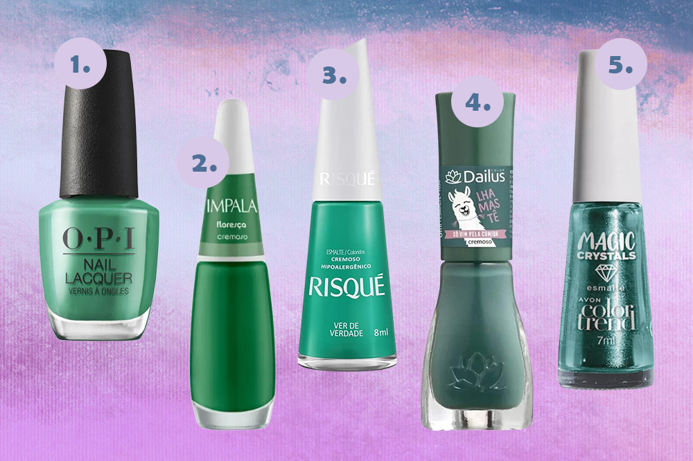 esmaltes-preferidos-selena-gomez-verde-esmeralda Montagem em fundo degradê azul e lilás com cinco opções de esmaltes na cor esmeralda