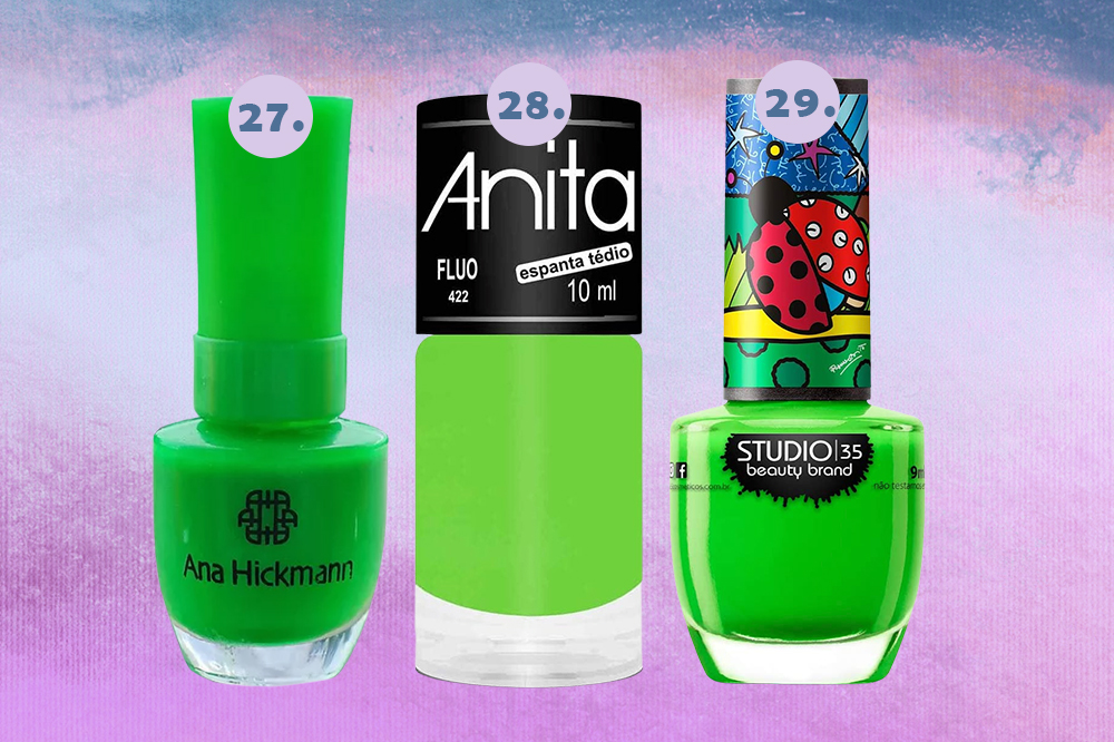 esmaltes-preferidos-selena-gomez-verde-neon Montagem em fundo degradê azul e lilás com três opções de esmaltes na cor verde neon
