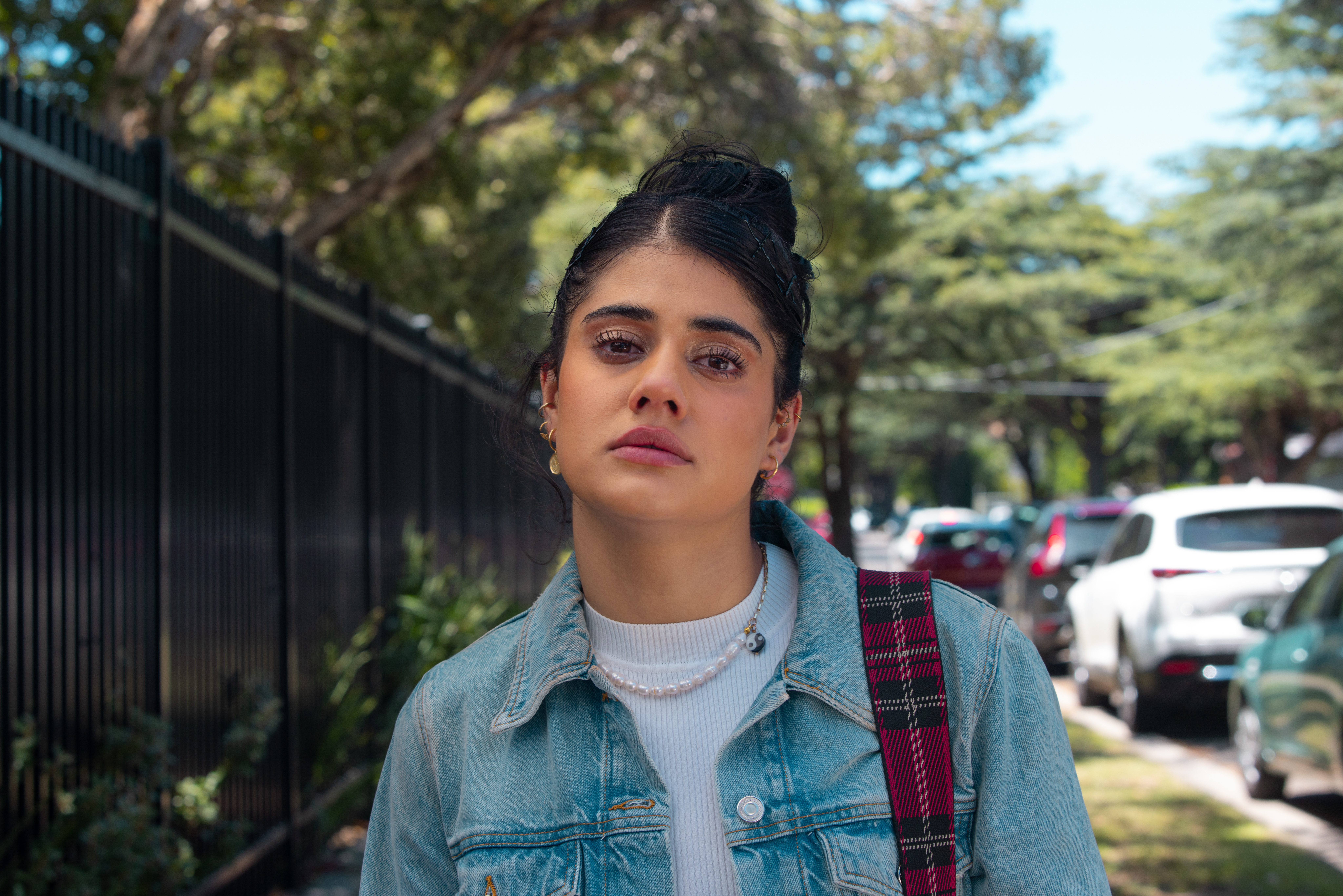 HEARTBREAK HIGH A atriz Ayesha Madon como Amerie em cena da série Heartbreak High