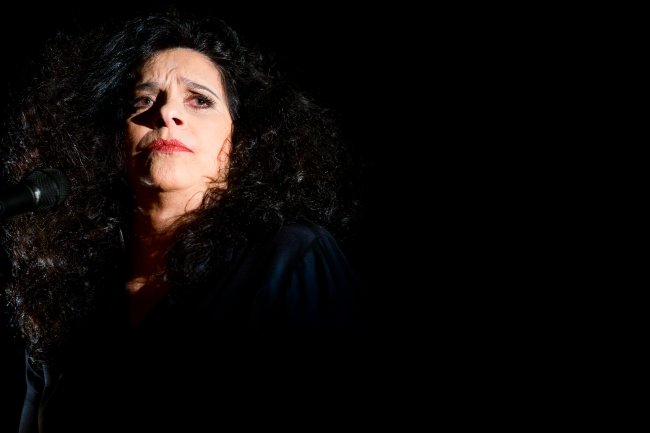 Gal Costa: a voz afinada que cantou a revolução feminina, musical e social Gal Costa se apresentando no antigo HSBC Brasil, em 2013