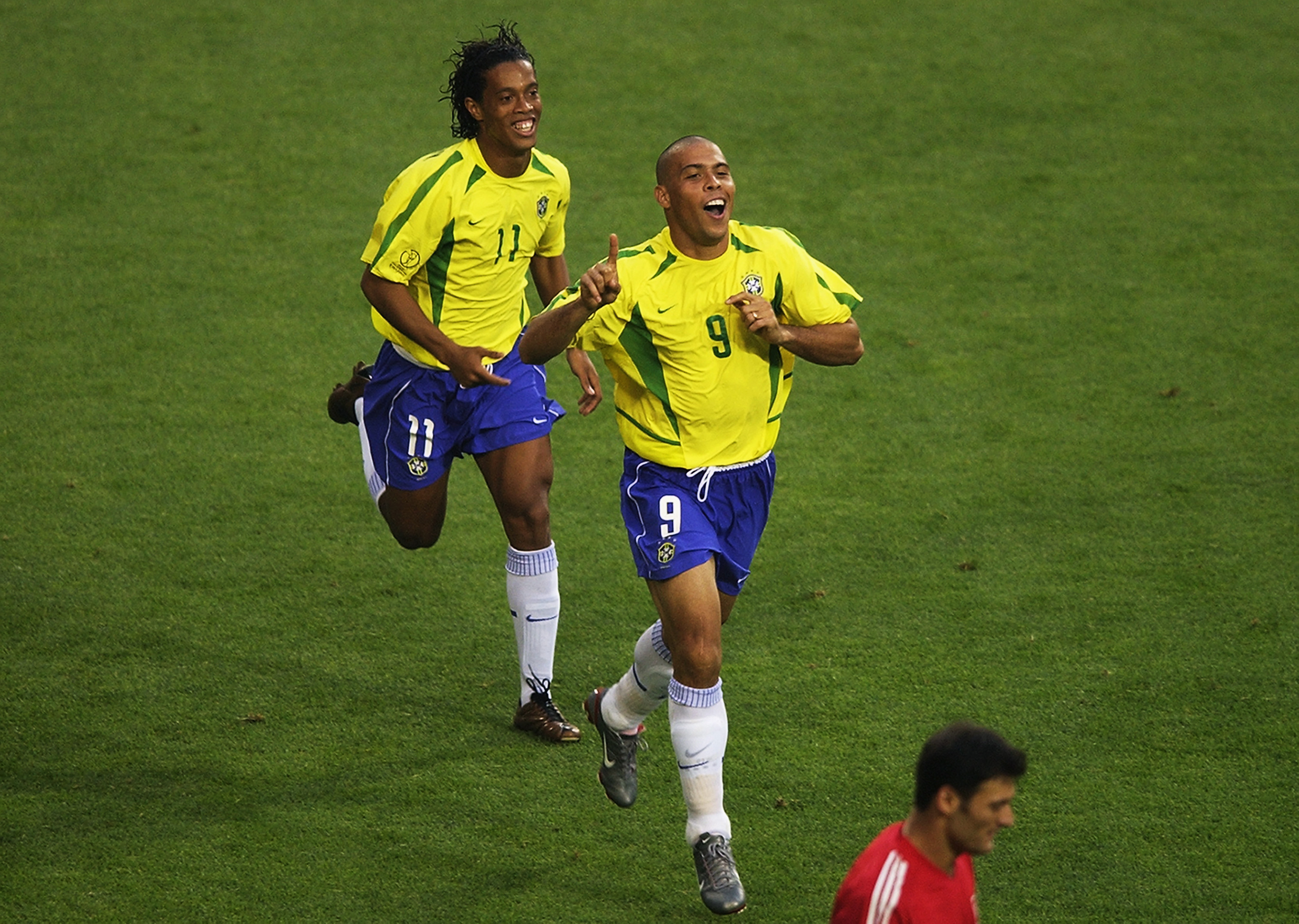 Ronaldo and Ronaldinho of Brazil celebrate Ronaldinho Gaúcho e Ronaldo na Copa do Mundo de 2002, na Coréia do Sul
