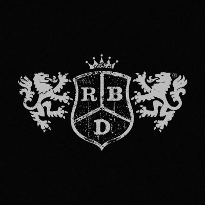 Logo do RBD em um fundo preto