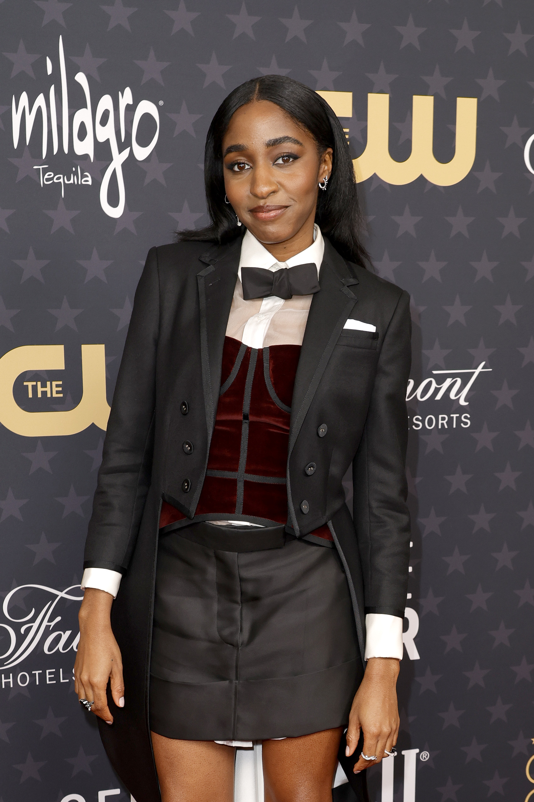 look-ayo-edebiri-critics-choice-awards Look Ayo Edebiri no tapete vermelho do Critics Choice Awards 2023