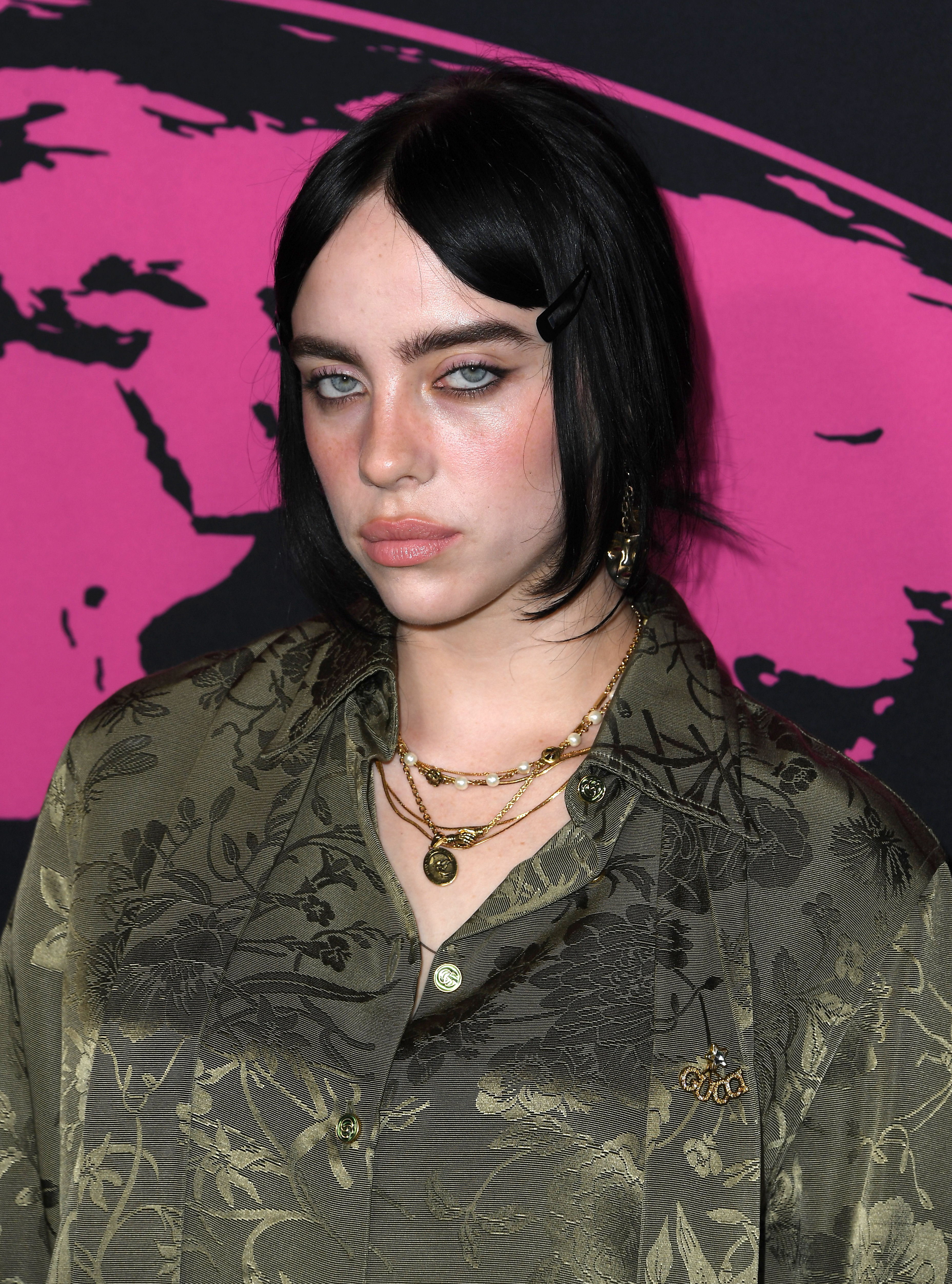 Environmental Media Association Awards Gala Billie Eilish no Environmental Media Association Awards Gala em 2022 com expressão facial séria