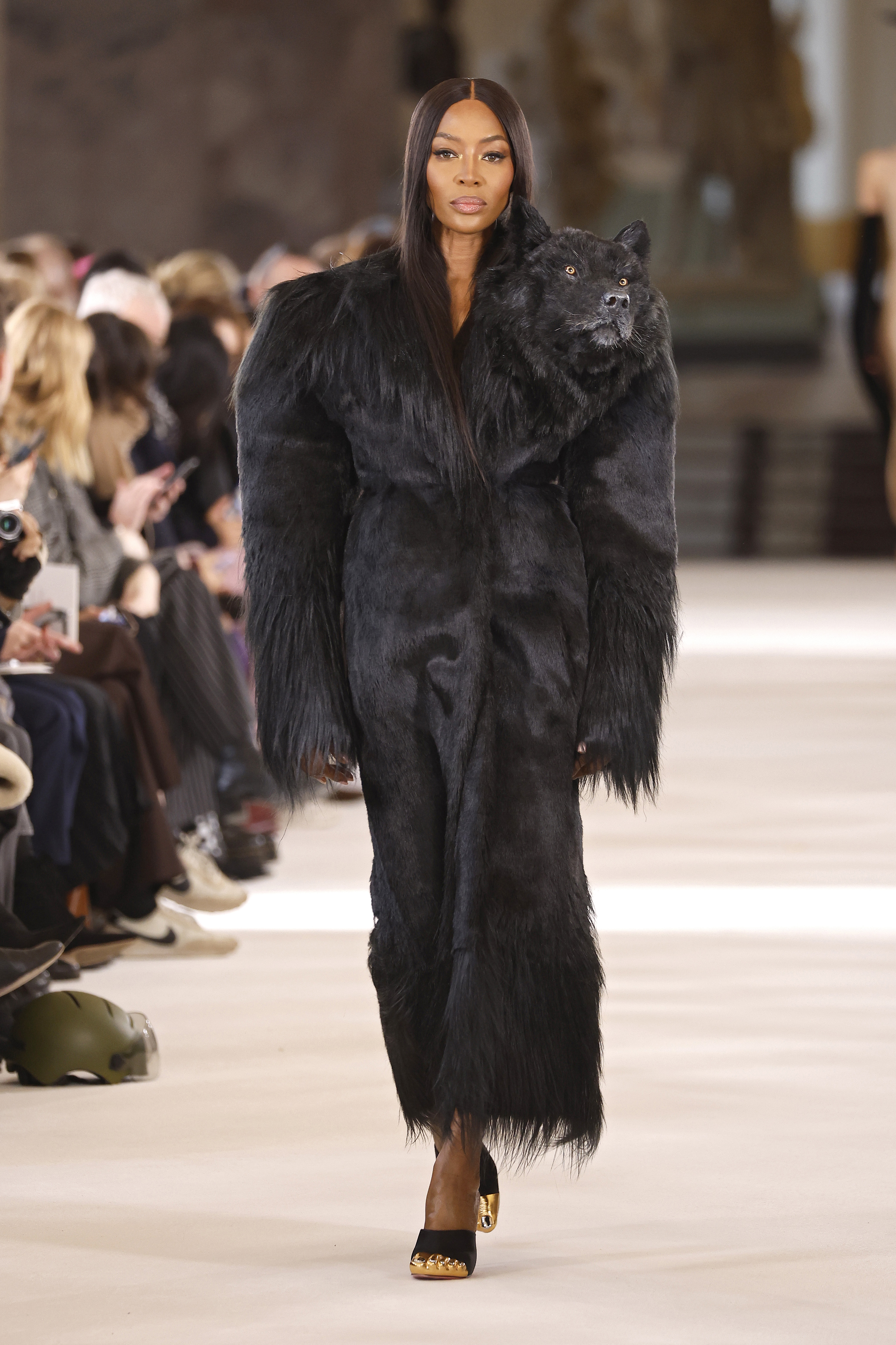 Schiaparelli : Runway – Paris Fashion Week – Haute Couture Spring Summer 2023 Naomi Campbell no desfile da Schiaparelli na semana de alta-costura 2023 em Paris