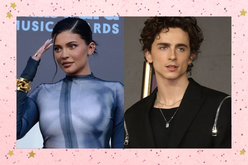 Imagens de Kylie Jenner e Timothée Chalamet posando para fotos em eventos com expressões neutras; a margem é uma textura rosa com bolinhas; estrelas amarelas decoram a imagem