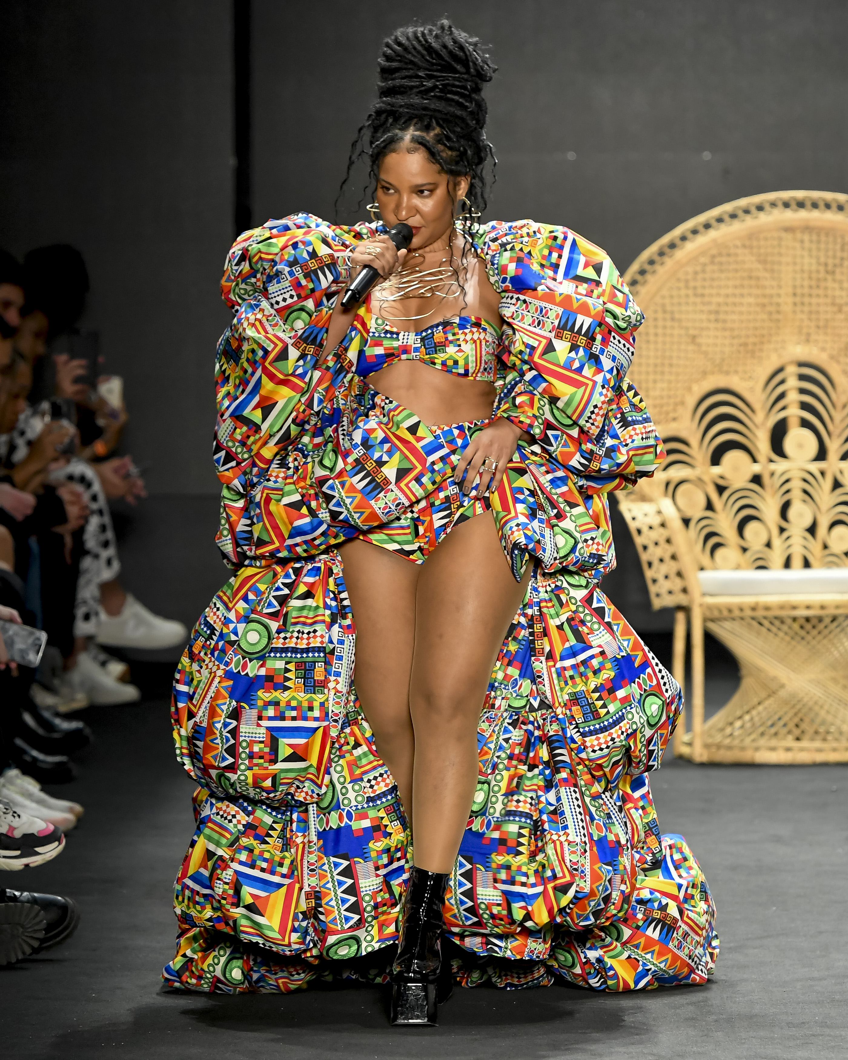 Meninos ReiSPFW N55Foto: Ze Takahashi / @agfotosite A cantora Larissa Luz no desfile da marca Meninos Rei no São Paulo Fashion Week N55