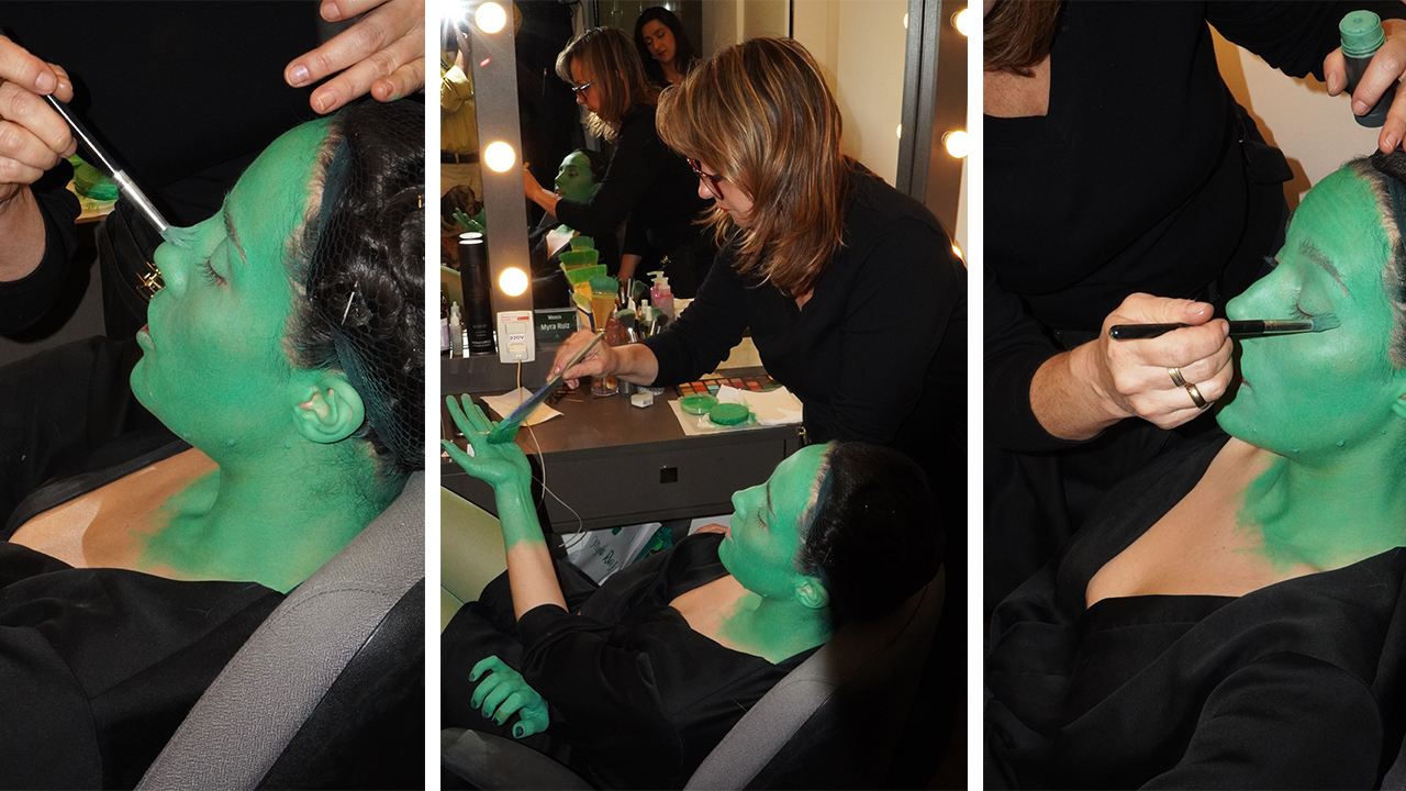editorial-wicked-maquiagem-verde-elphaba Myra Ruiz como Elphaba nos bastidores de Wicked