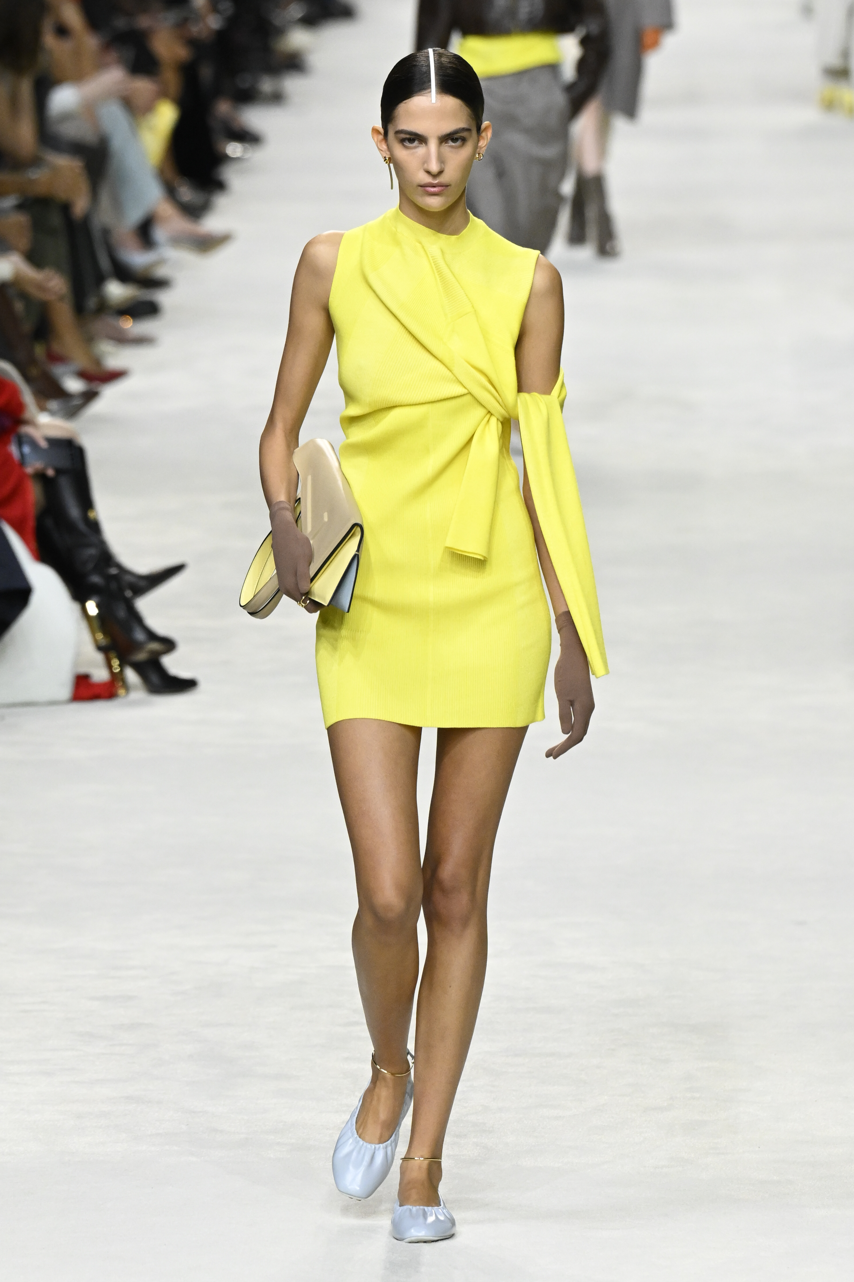 Desfile de primavera-verão 2024 da Fendi na semana de moda de Milão