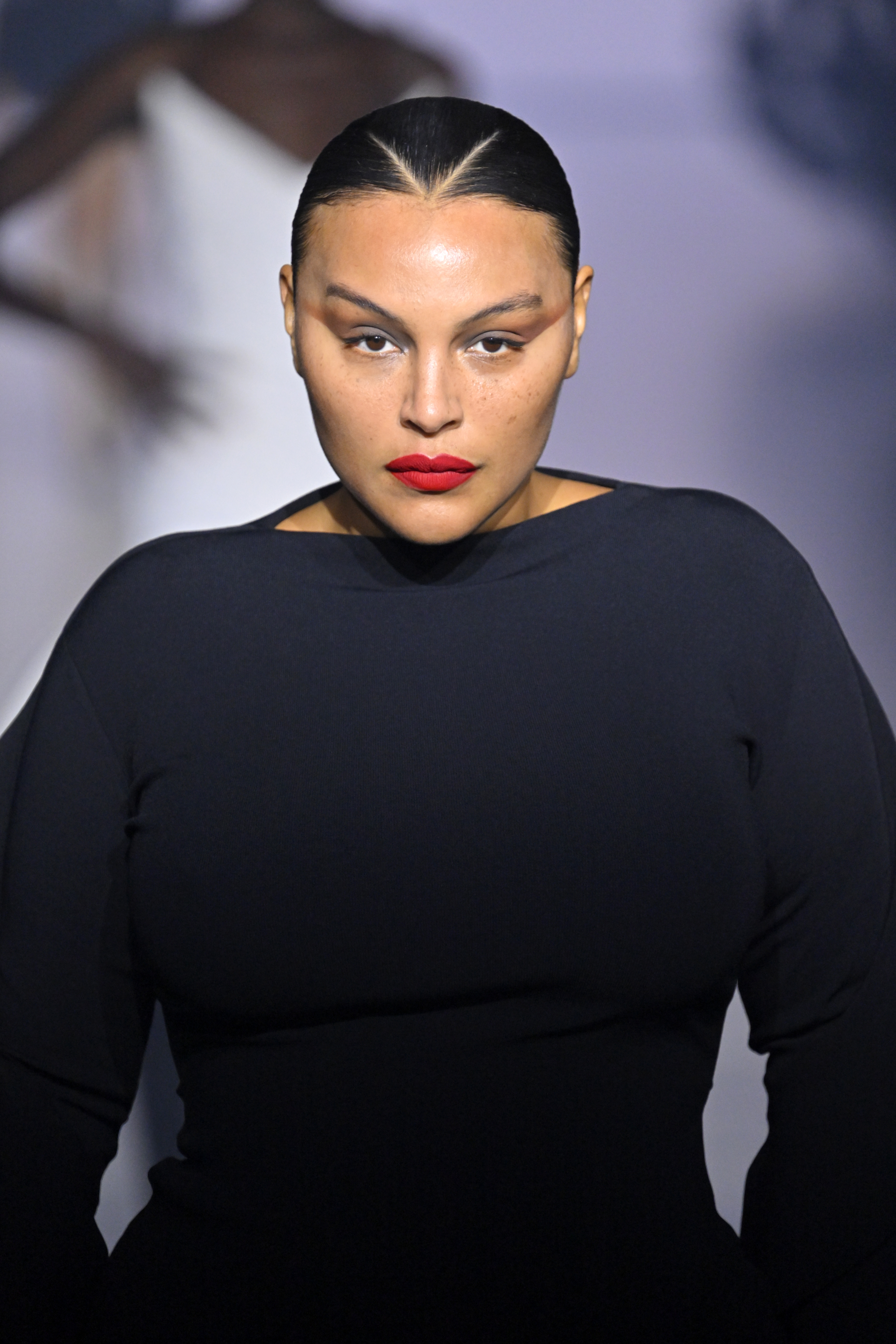 Mugler : Runway – Paris Fashion Week – Womenswear Spring/Summer 2024 Modelo Paloma Elsesser no desfile da coleção de primavera-verão 2024 da Mugler na semana de moda de Paris