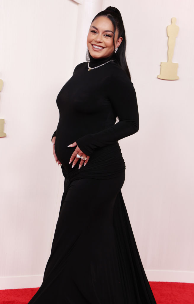 Vanessa Hudgens no tapete vermelho da 96ª edição anual do Oscar, em 2024 Vanessa Hudgens no tapete vermelho da 96ª edição anual do Oscar, em 2024