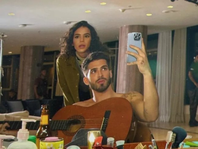 João Guilherme e Bruna Marquezine juntos nos bastidores de 